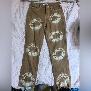 Unworn Pacsun brown mom jeans with white tie dye designs size 25